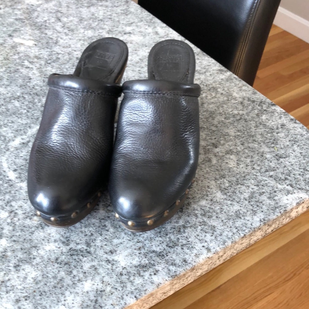 Beautiful Frye clogs. Excellent condition.